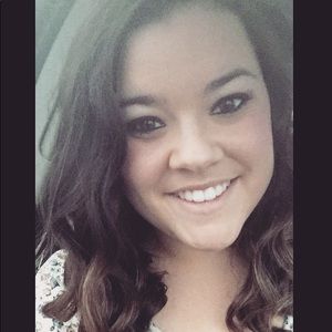 Meet your Posher, Adrienne